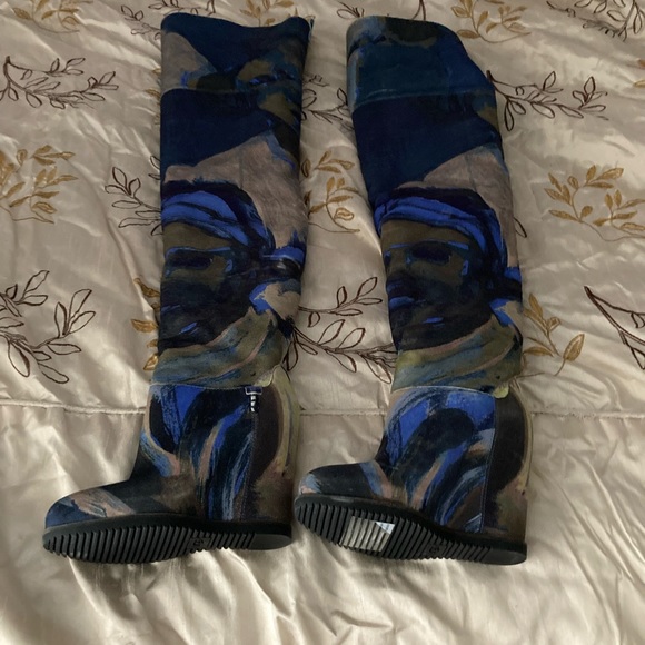 Uggs - Picture 9 of 14